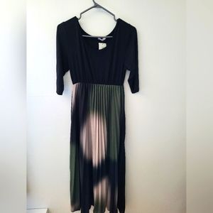 Elegant Black and Green Maxi Dress